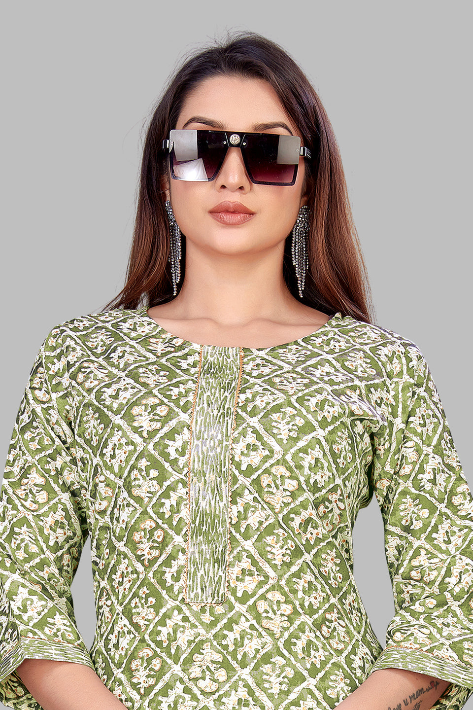 SUNDARNAARI Green Printed Cotton Blend Kurta Pyjama Set for Women – Elegant Traditional Wear for Casual & Festive Occasions