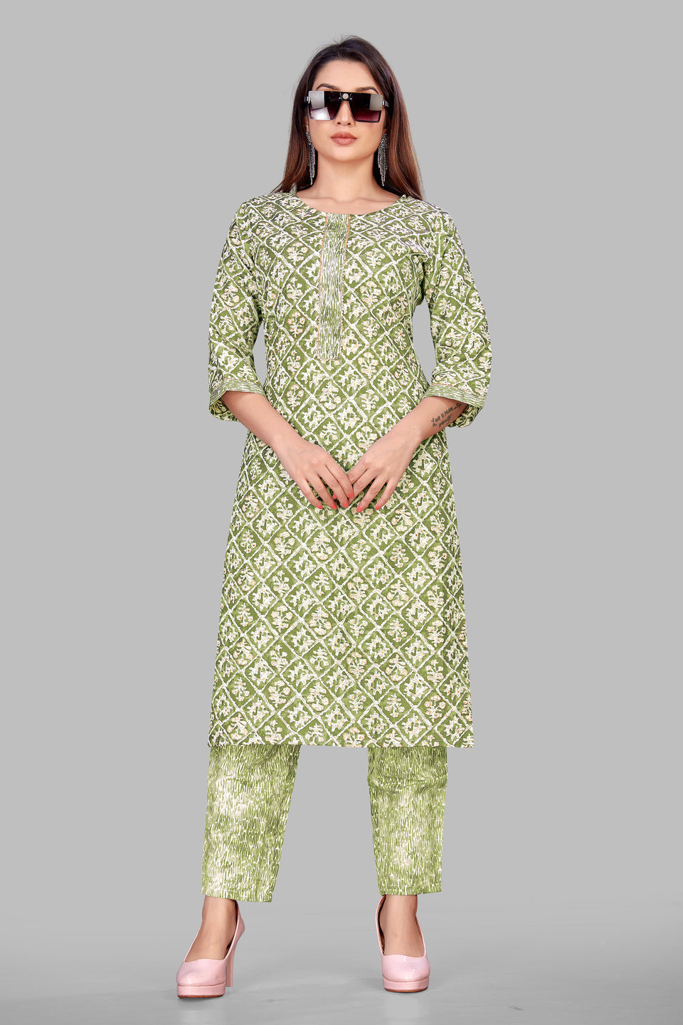 SUNDARNAARI Green Printed Cotton Blend Kurta Pyjama Set for Women – Elegant Traditional Wear for Casual & Festive Occasions