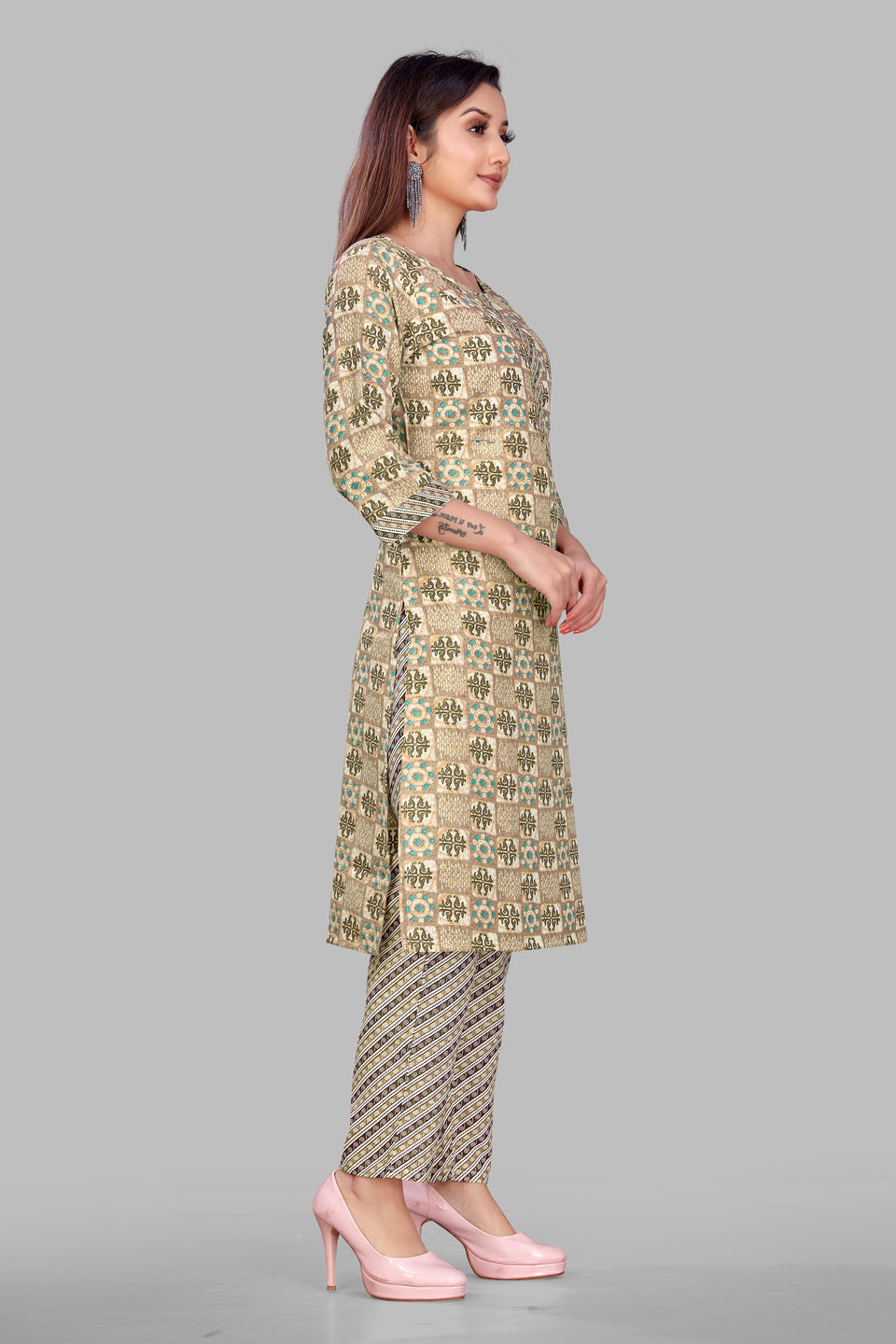 SUNDARNAARI Green Printed Cotton Blend Kurta Pyjama Set for Women - Elegant & Comfortable Traditional Wear