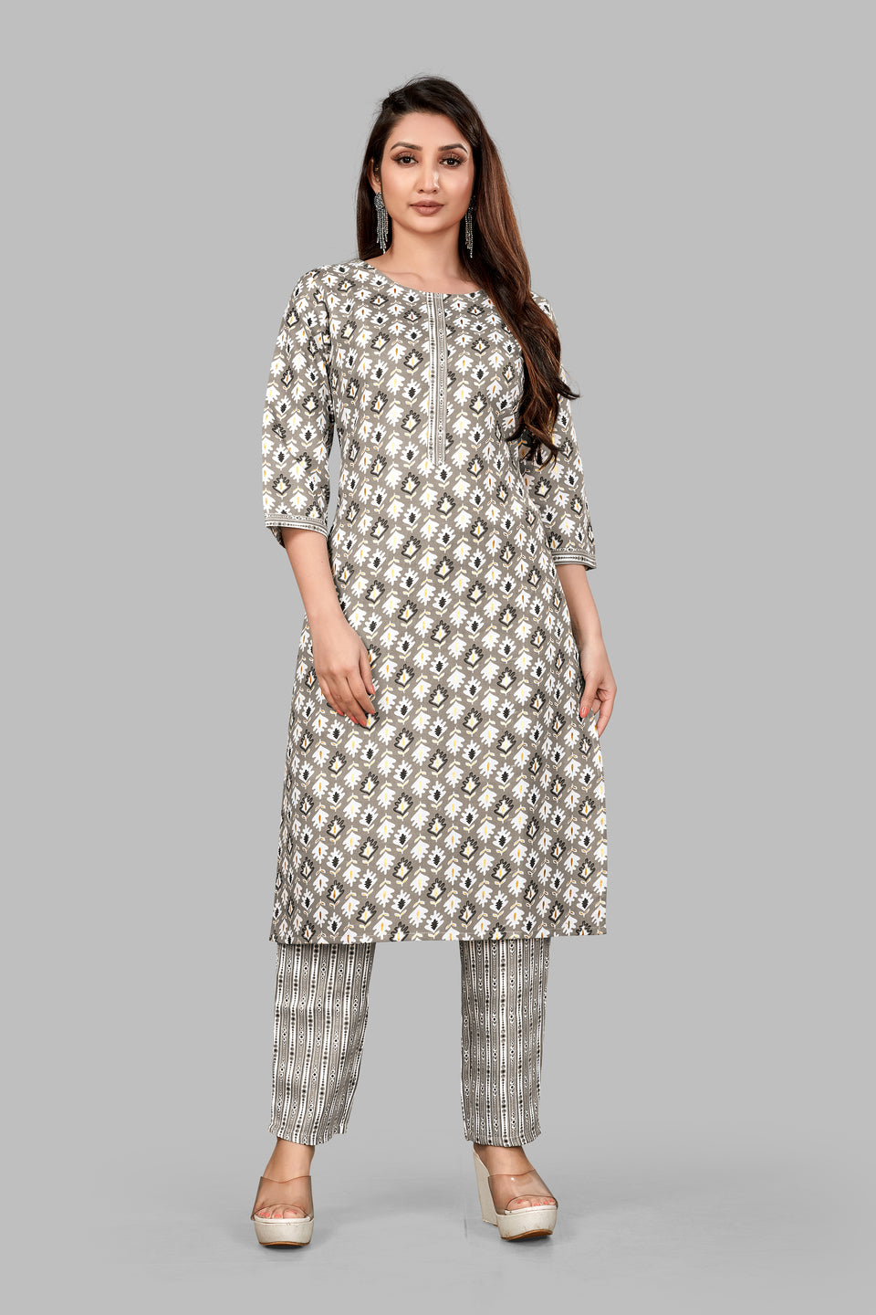 SUNDARNAARI Grey Printed Cotton Blend Kurta Pyjama Set for Women – Comfortable & Stylish Traditional Wear for Casual & Festive Occasions