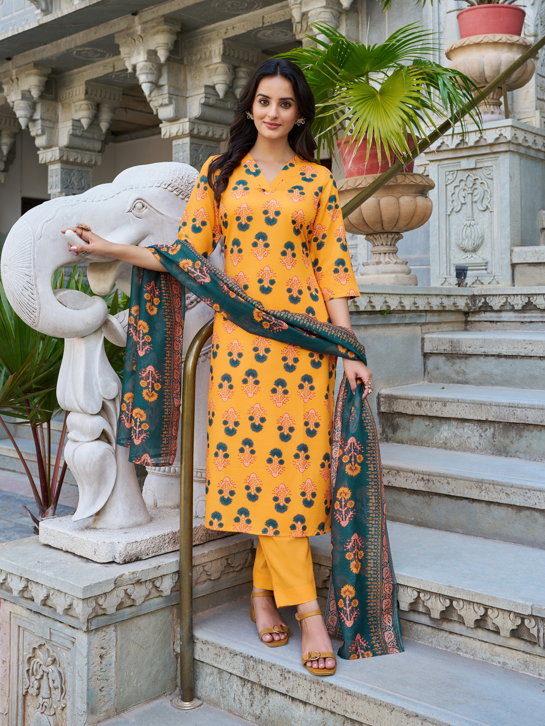 Yellow  Cotton Blend Kurta Set Printed by Vibe Vision