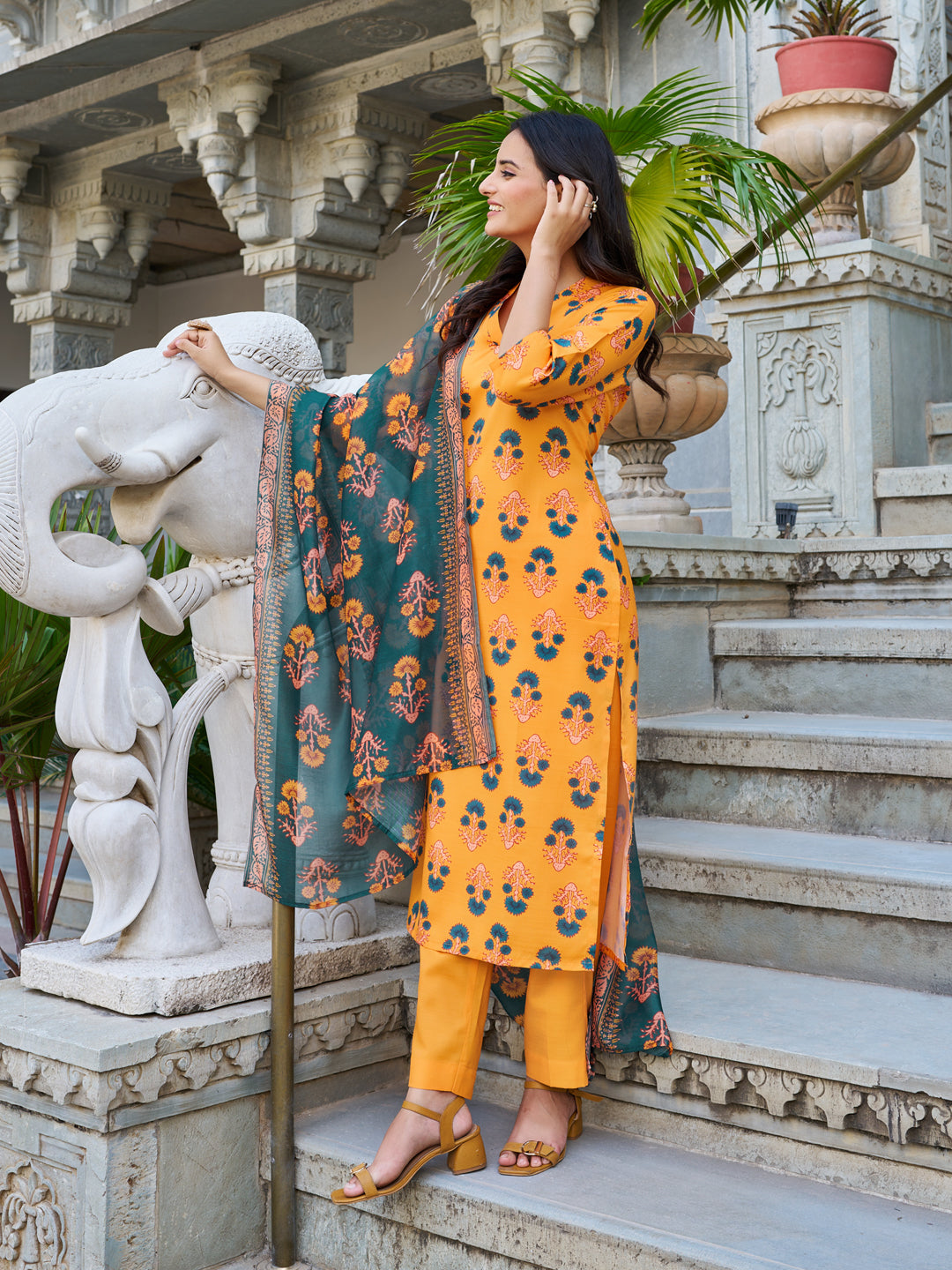 Yellow  Cotton Blend Kurta Set Printed by Vibe Vision