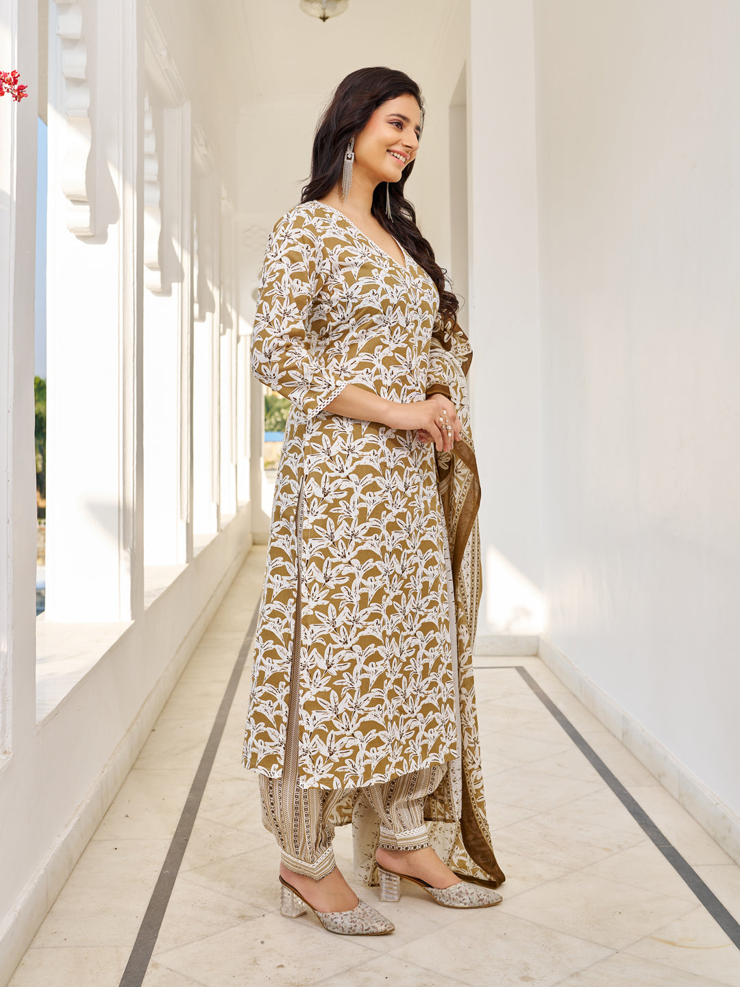 Beige  Cotton Blend Kurta Set Printed by Vibe Vision