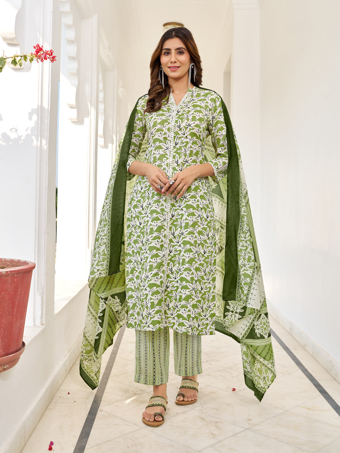 Green  Cotton Blend Kurta Set Printed by Vibe Vision