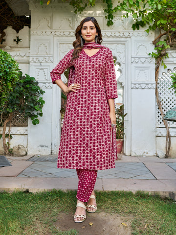 Red  Cotton Blend Kurta Set Printed by Vibe Vision