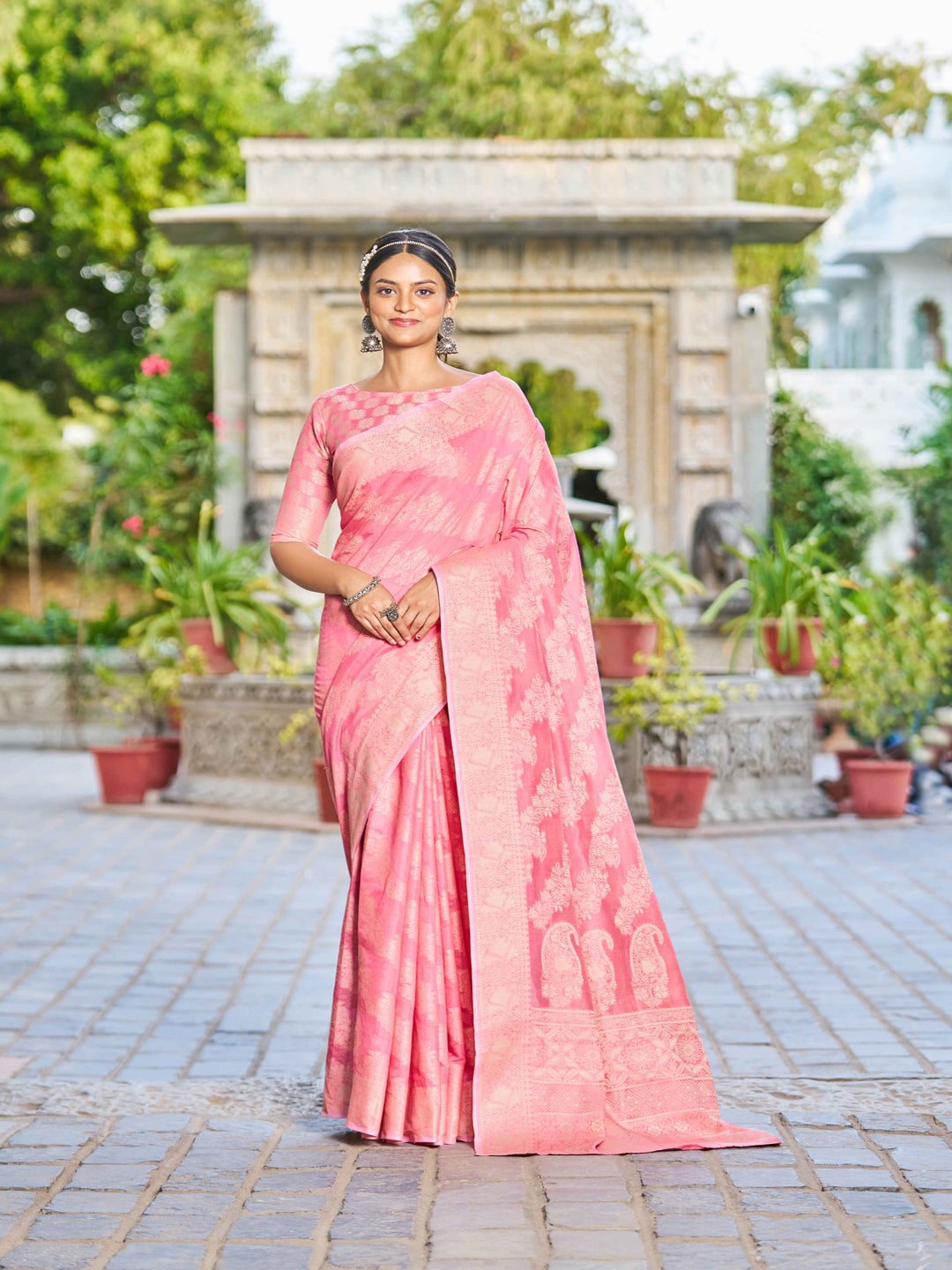 Swornof Women's Lucknowi Chikankari Linen cotton Woven Sarees - Pink 