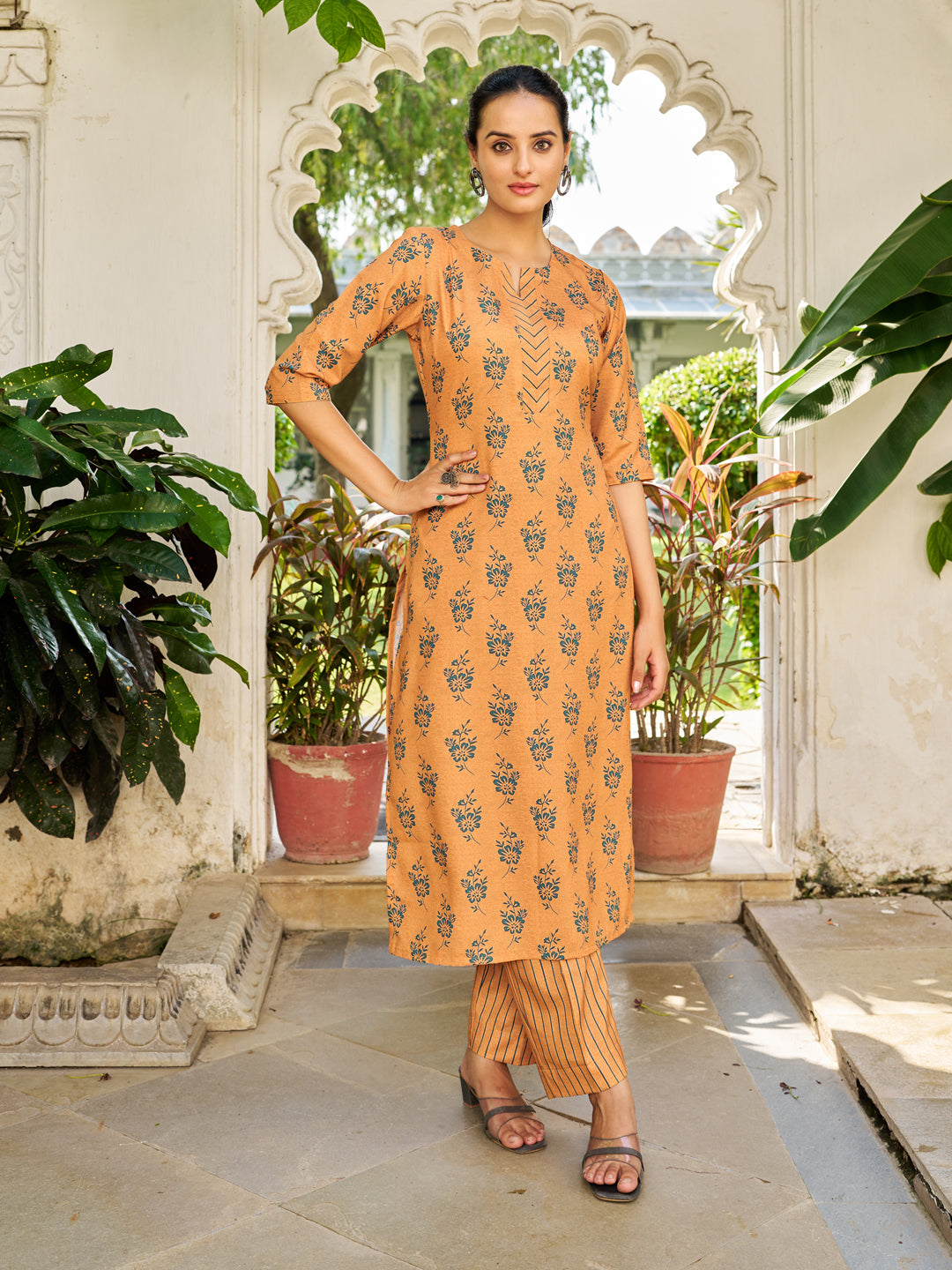 Mustard  Cotton Blend Kurta Set Printed by Vibe Vision