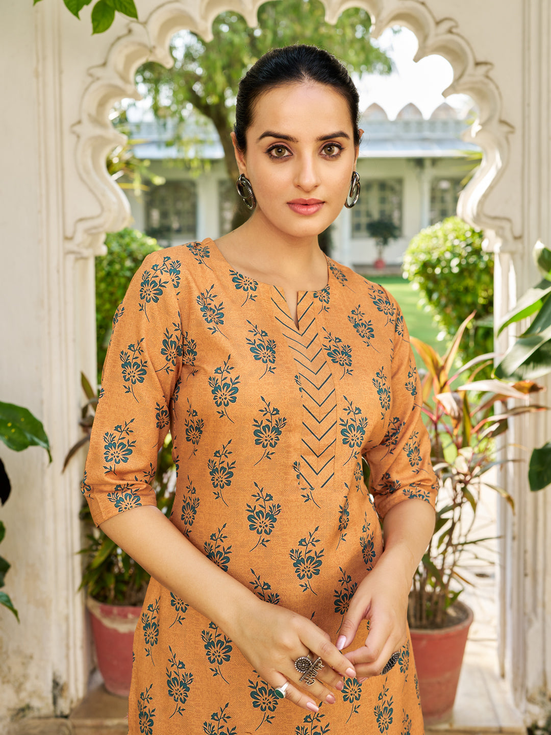 Mustard  Cotton Blend Kurta Set Printed by Vibe Vision