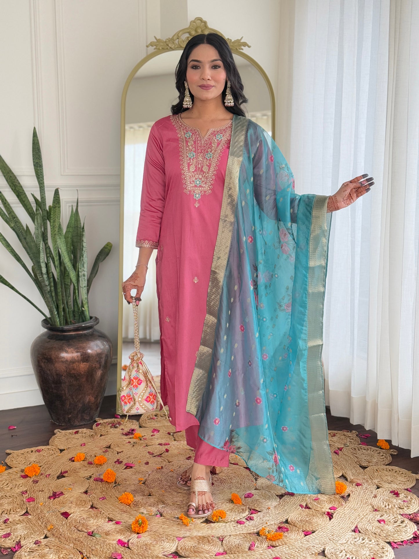 Women Pink Embroidered Kurta w