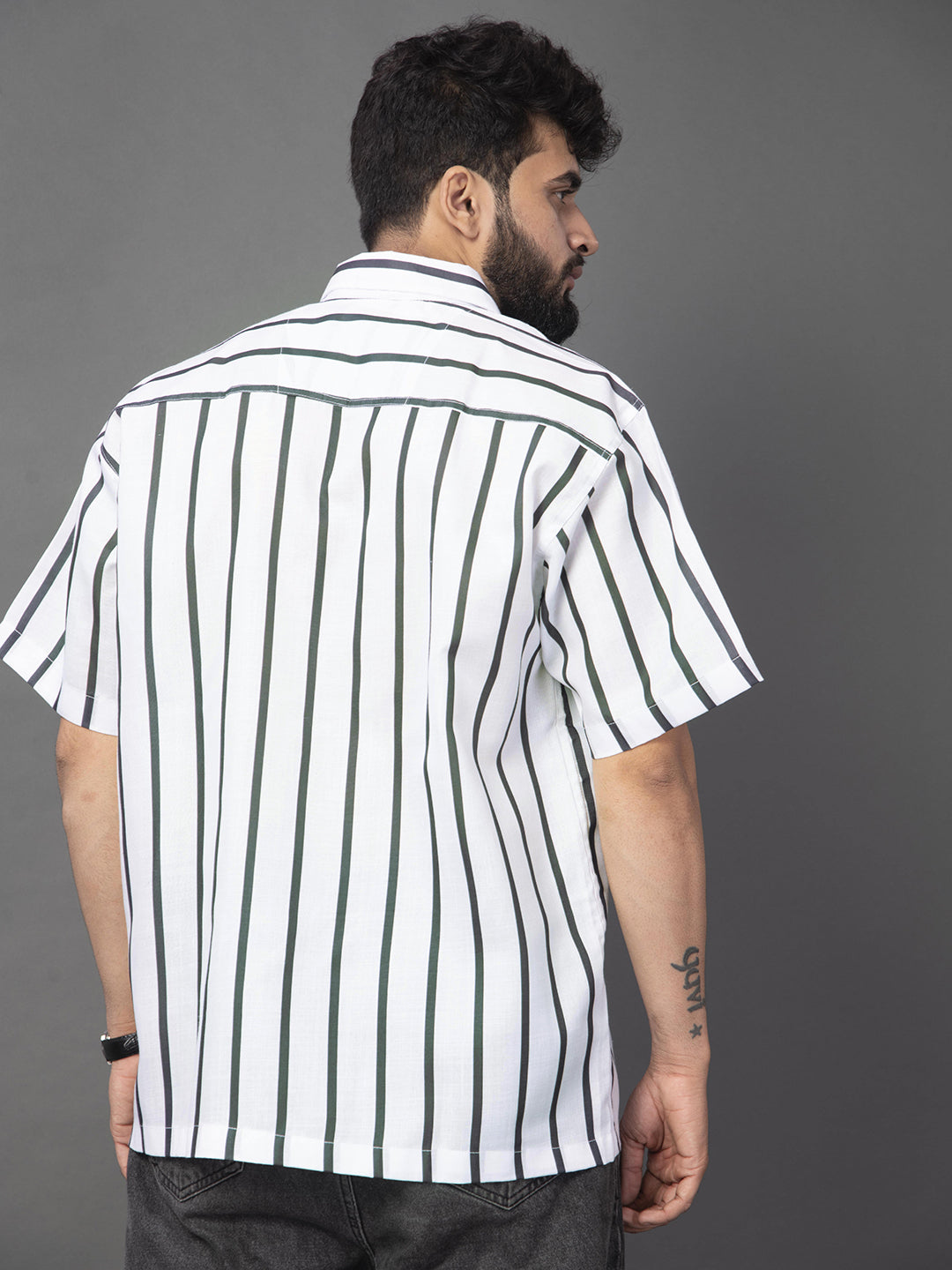 BOWLIFESTYLE Cotton Blend Oversized Fit Striped Half Sleeves Men's Casual Shirt.