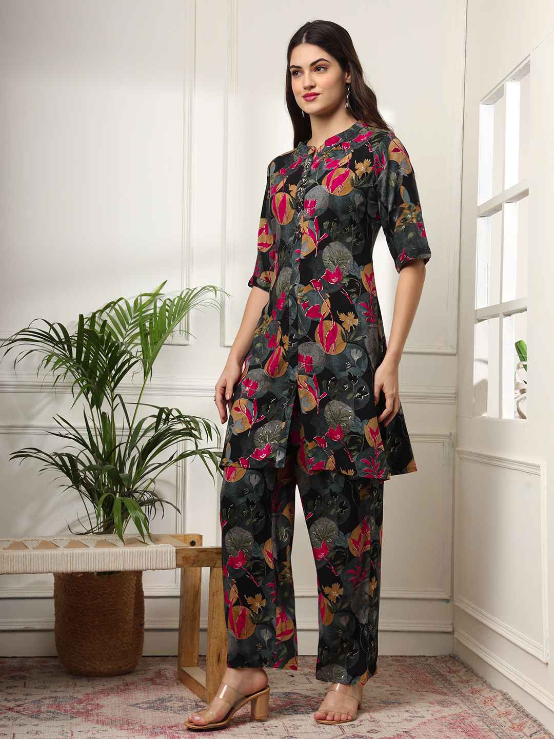 SUNDARNAARI Cotton Blend Printed Co-Ords – Stylish Black Women's Casual Wear Set