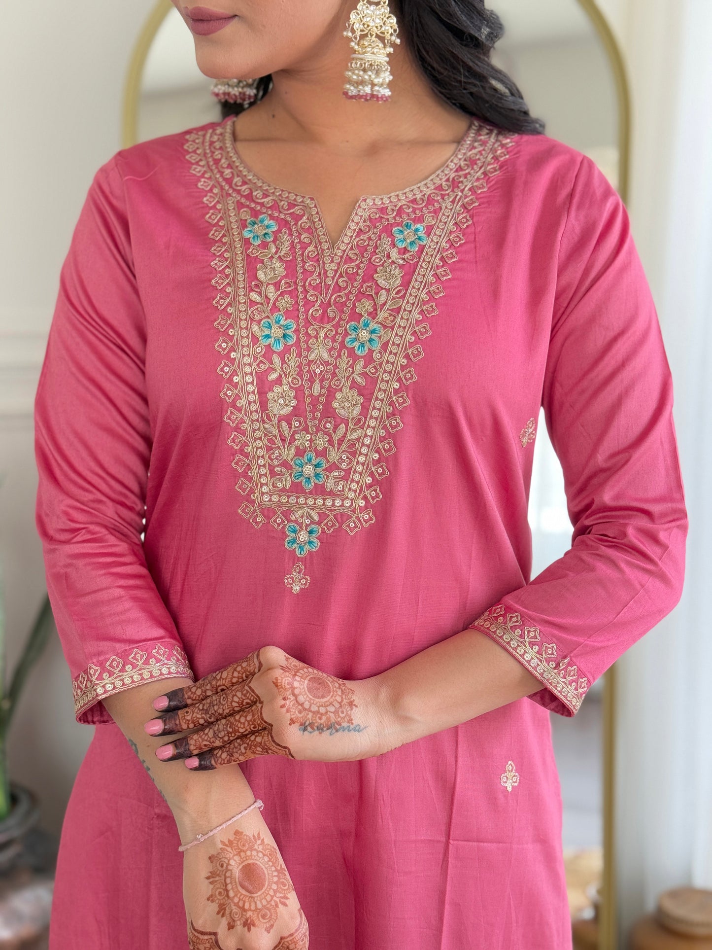 Women Pink Embroidered Kurta w