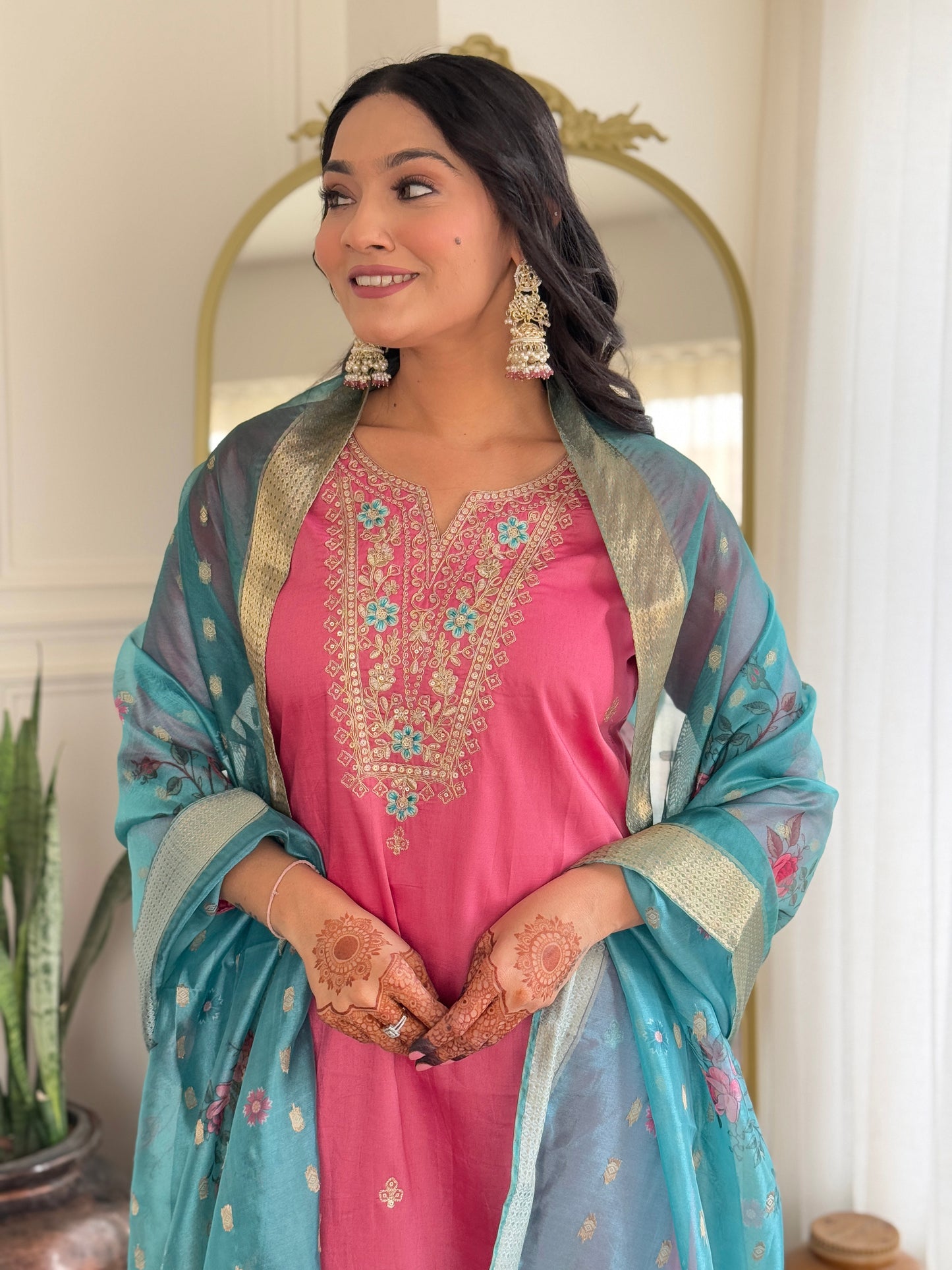 Women Pink Embroidered Kurta w