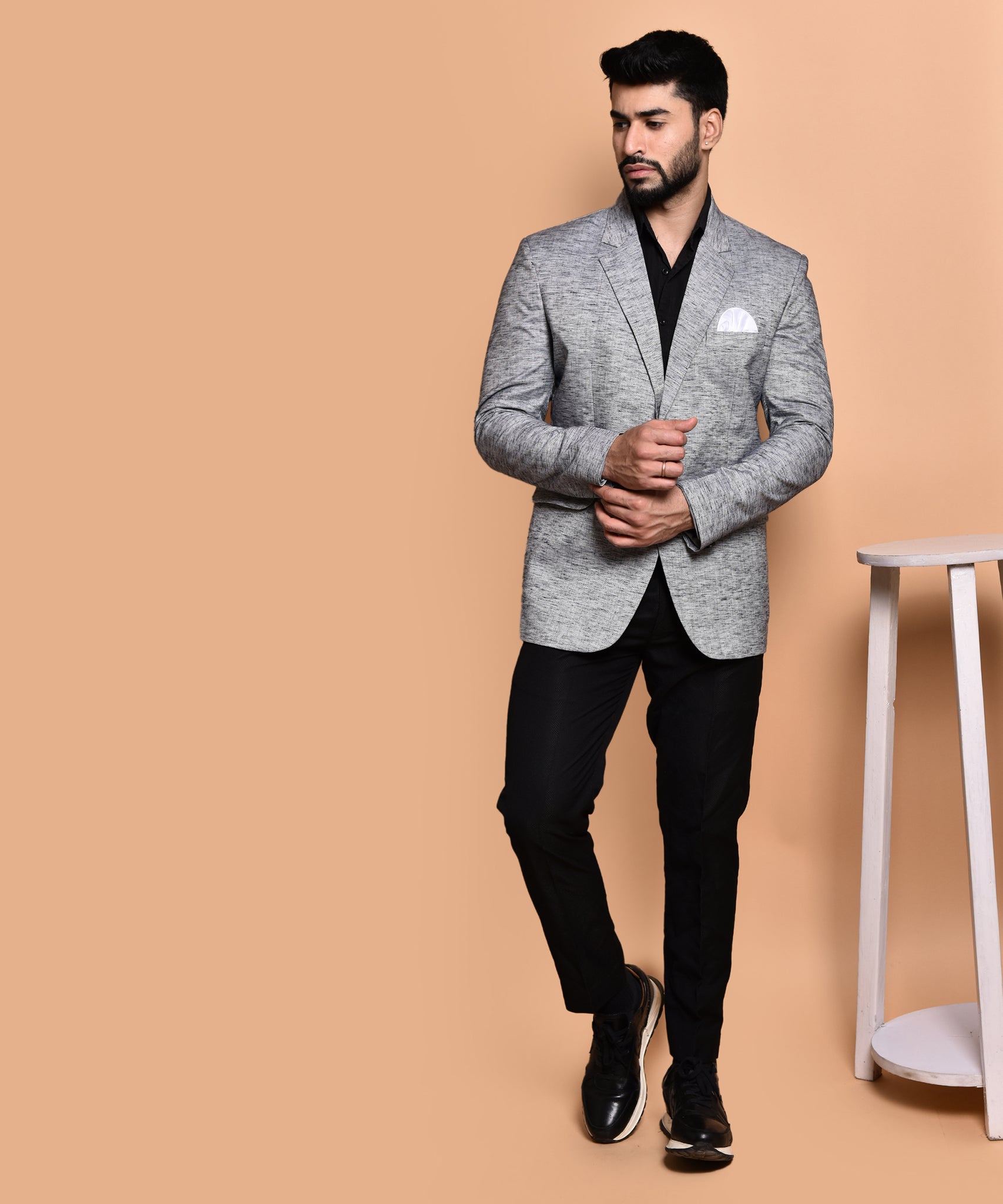 BOWLIFESTYLE Grey Cotton Blend Solid Blazer