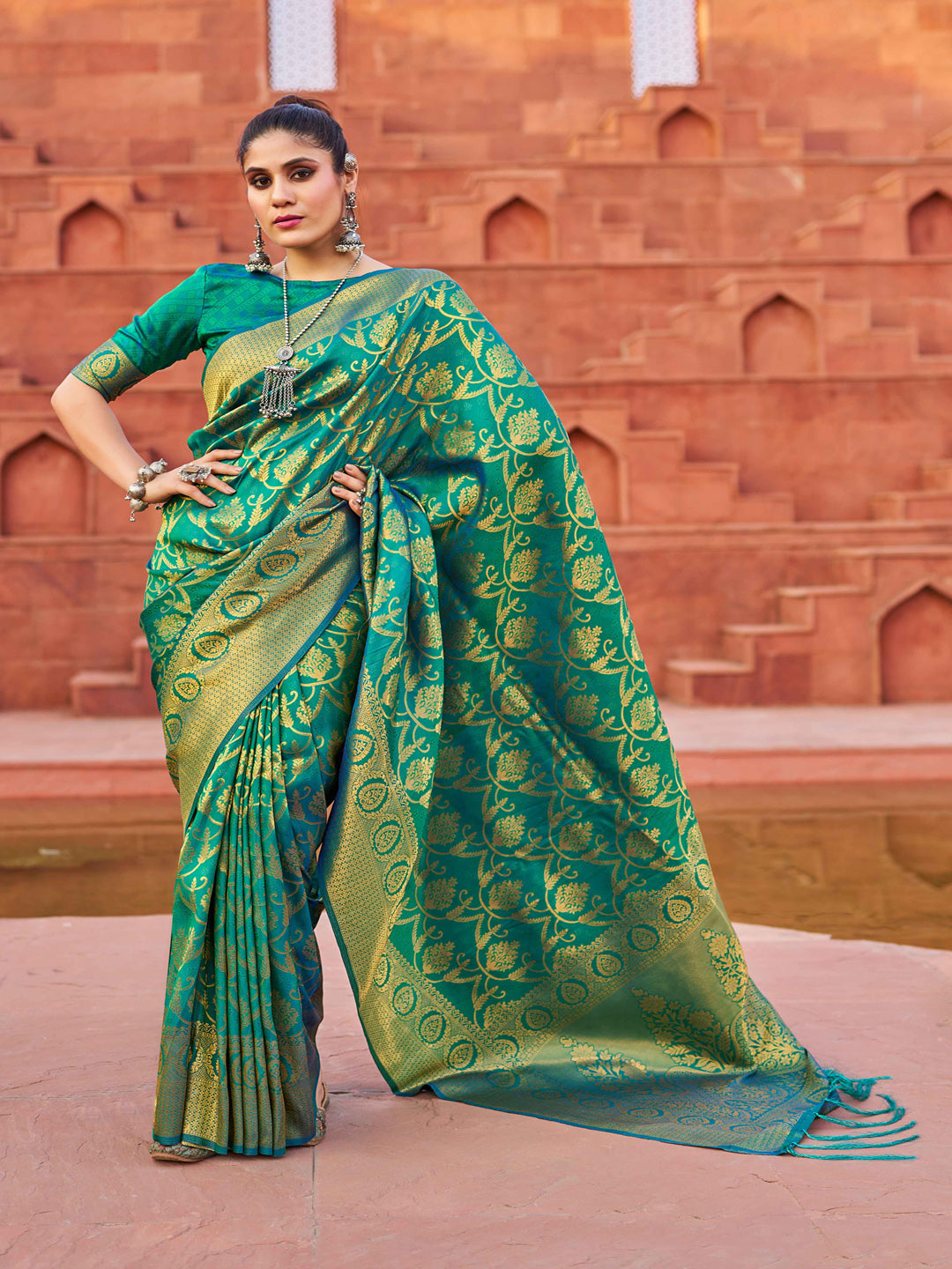 Swornof Womens Silk Saree With Blouse Piece - Green