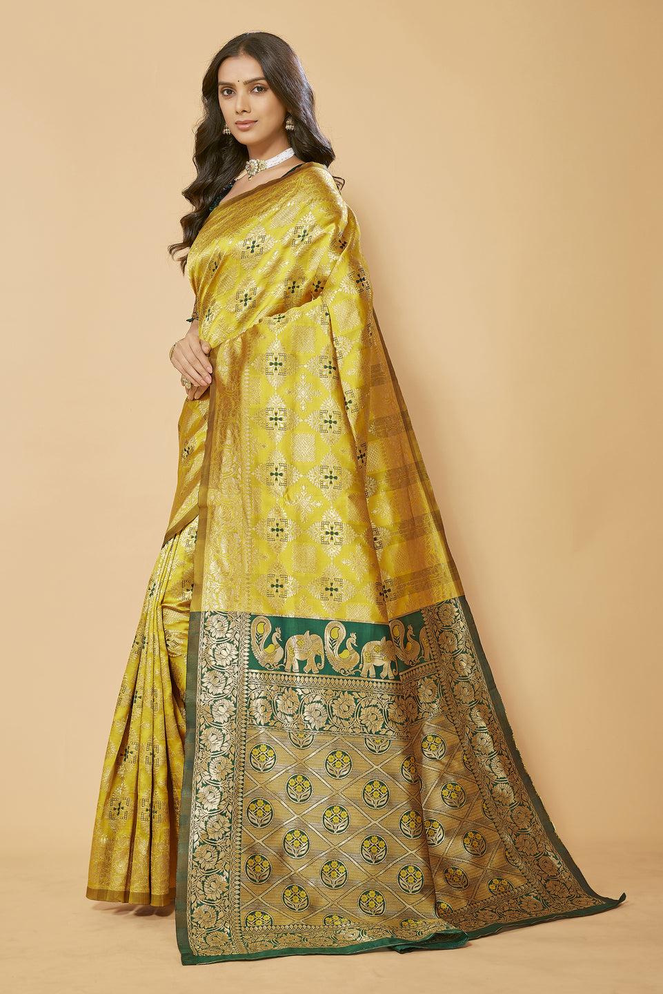 SUNDARNAARI Silk Blend Saree with Woven Kanjivaram Design – Regal Wedding Wear, Golden Green