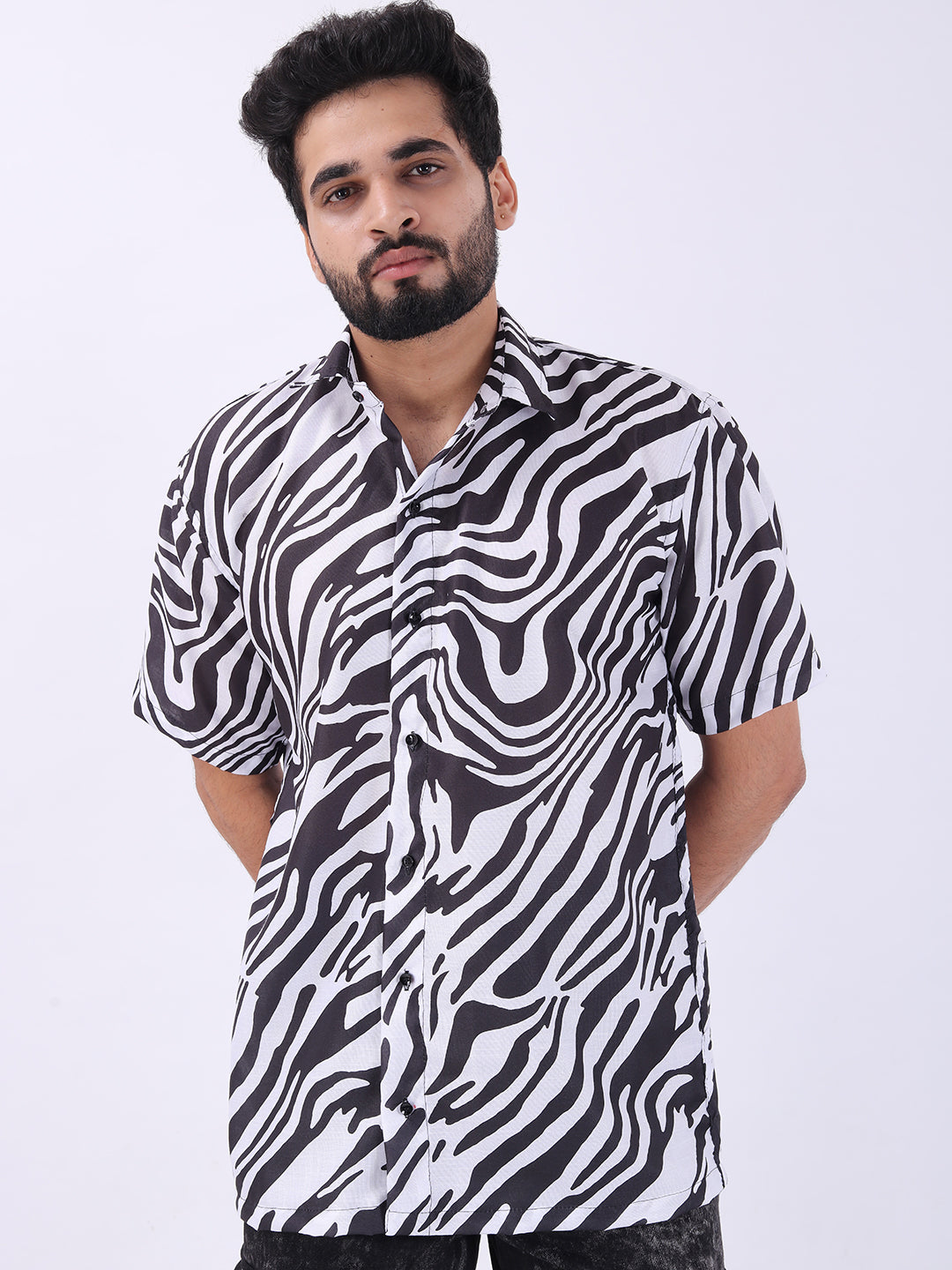 BOWLIFESTYLE Men Printed Casual Black And White Shirt.